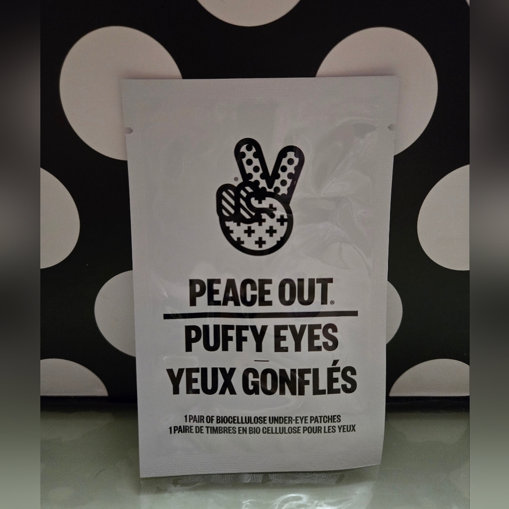 5/$25✨️Peace Out Eye Patches✨️